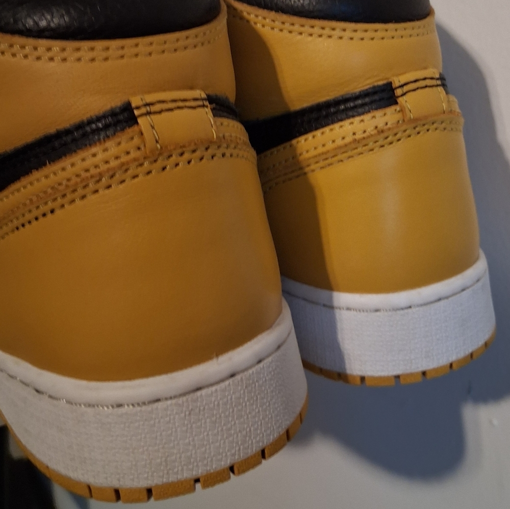 Jordan 1 Retro - Picture 3 of 7